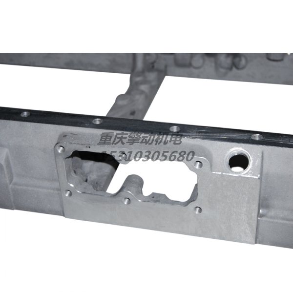 康明斯機(jī)油盤(pán)連接體 3160923