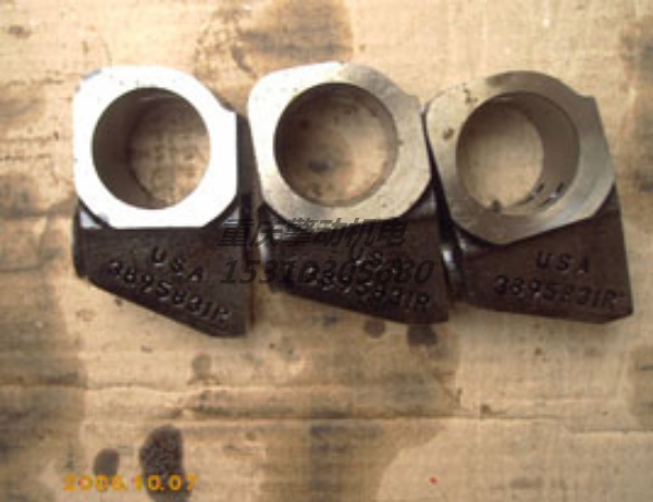 康明斯從動(dòng)軸支架 3895831