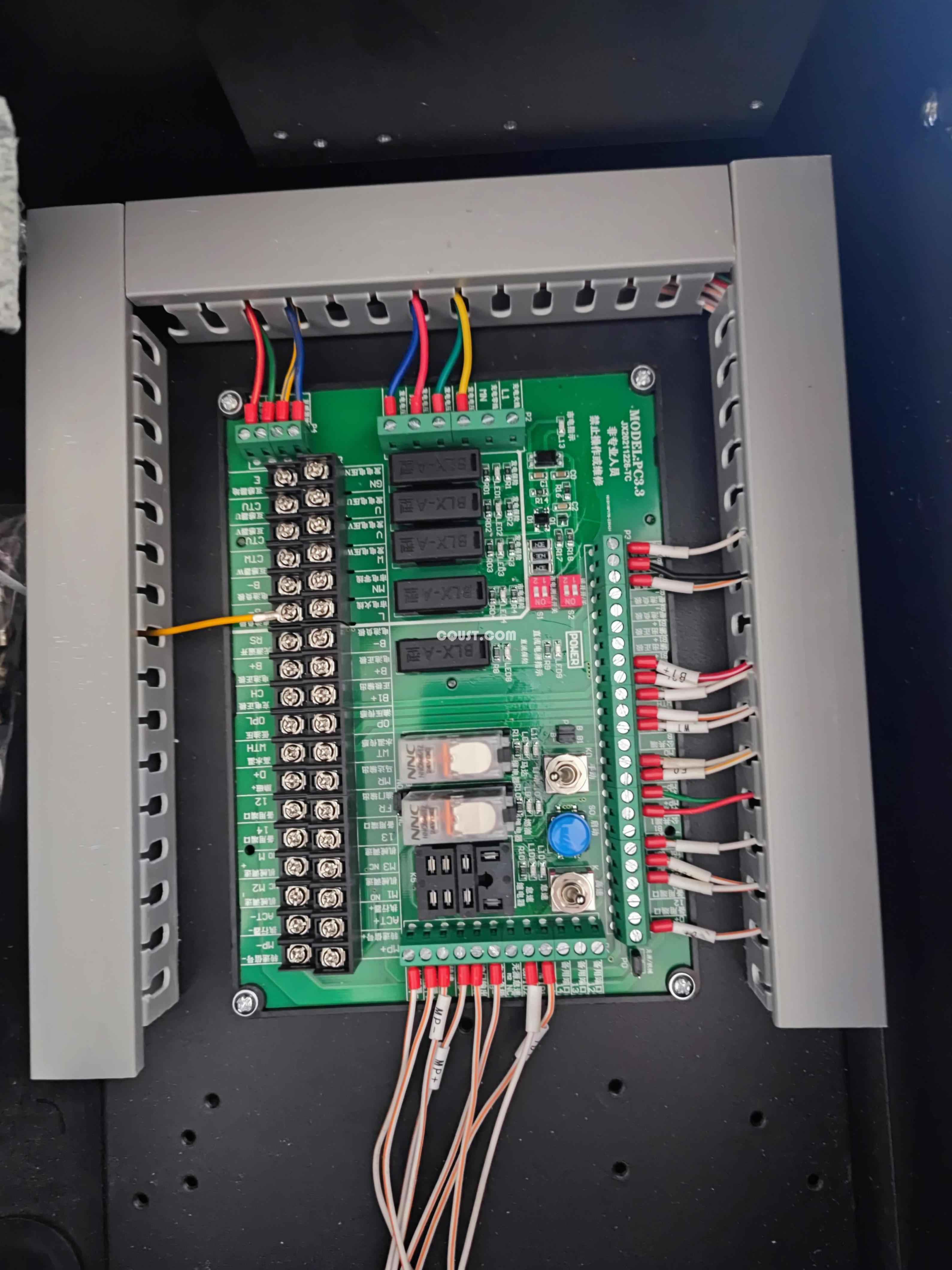適配康明斯kta19發(fā)電機(jī)組 500kva 控制箱總成帶線束